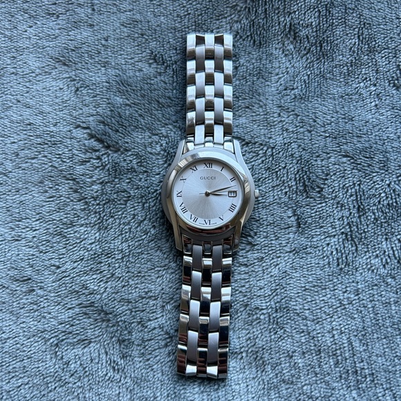 Gucci men’s watch - Picture 2 of 2